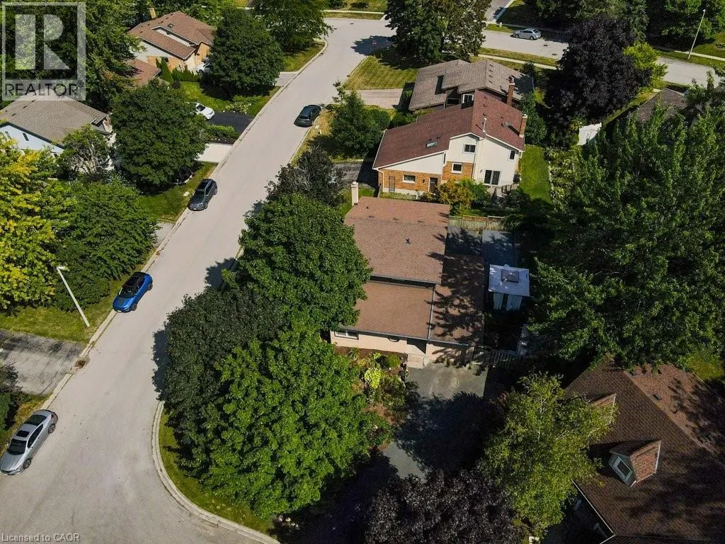 8 PICKWICK Place