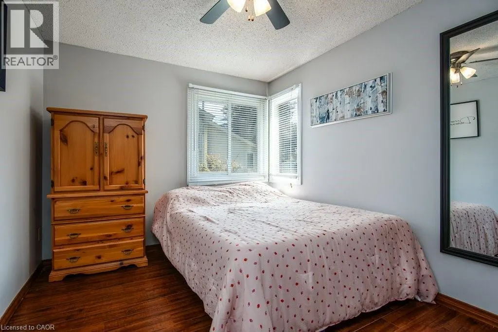 8 PICKWICK Place