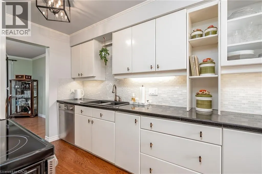 2407 HEMLOCK Court
