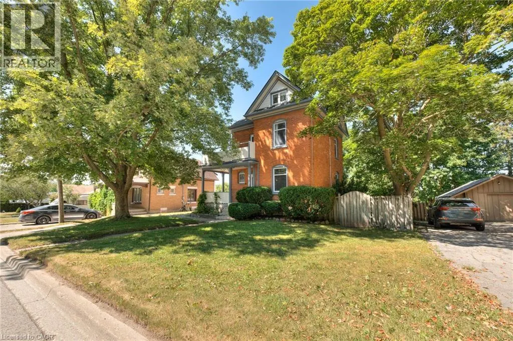 26 ARTHUR Street N