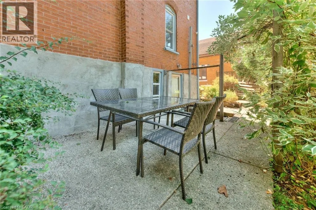 26 ARTHUR Street N