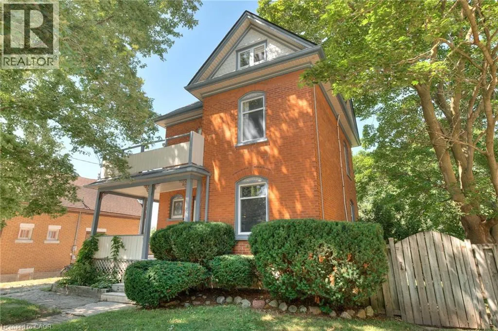 26 ARTHUR Street N