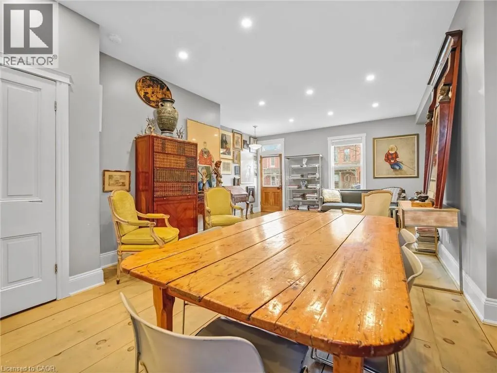 80 FERRIE Street W