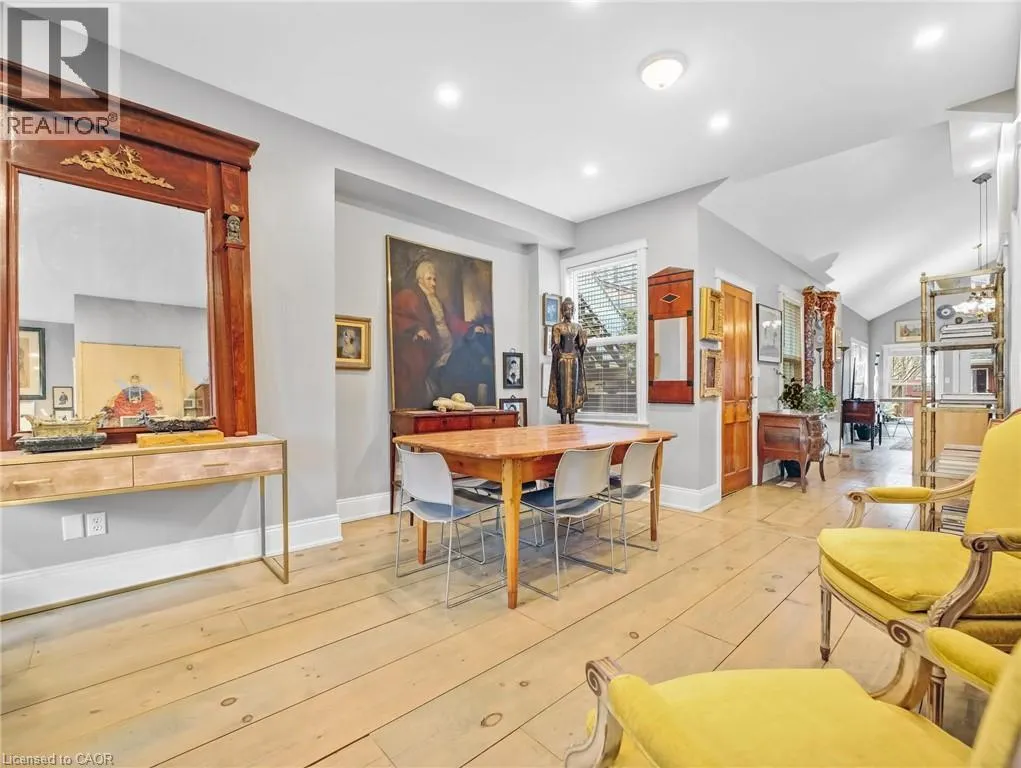 80 FERRIE Street W