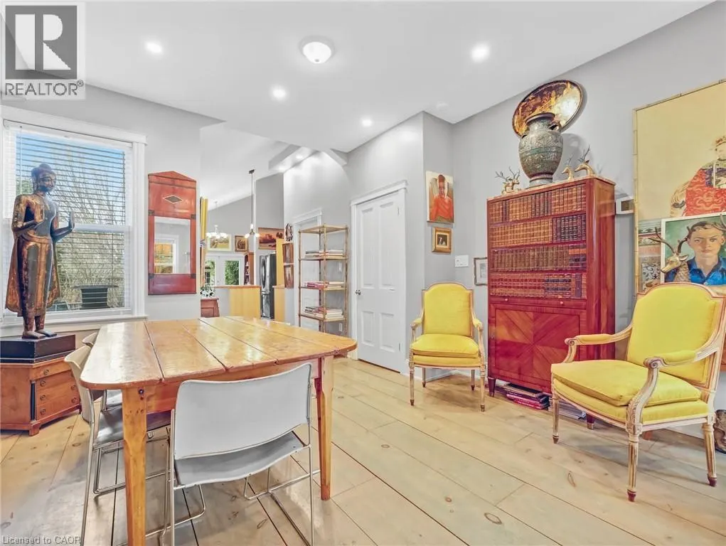 80 FERRIE Street W