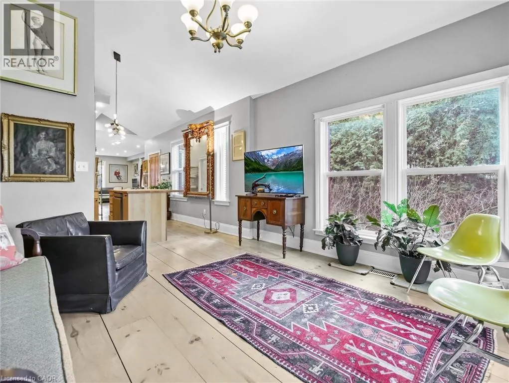80 FERRIE Street W
