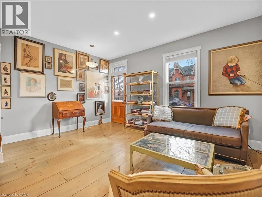 80 FERRIE Street W