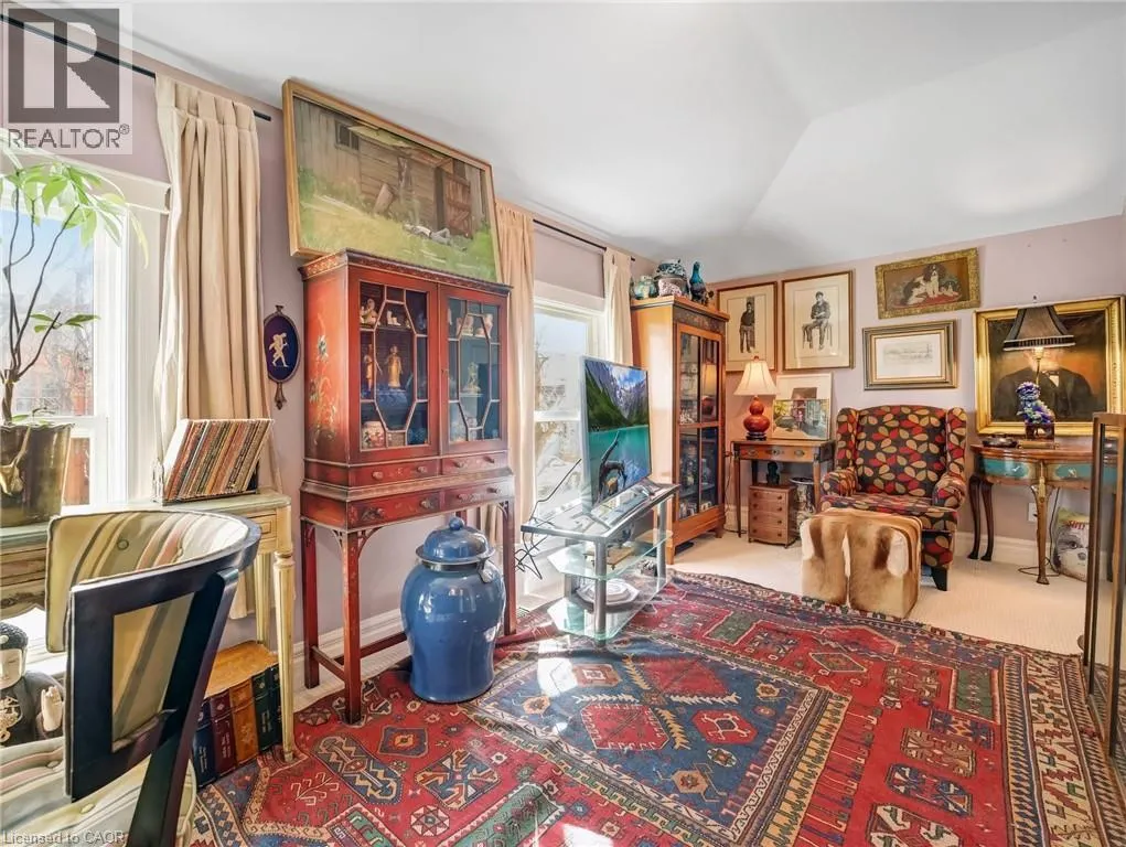 80 FERRIE Street W