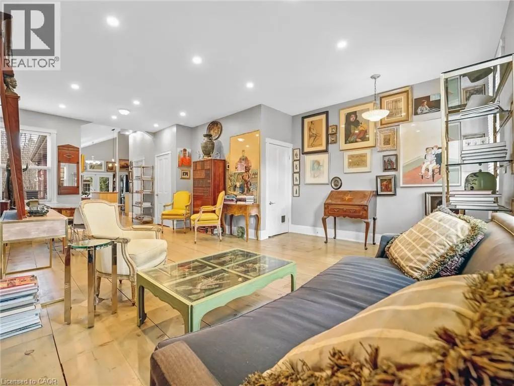 80 FERRIE Street W