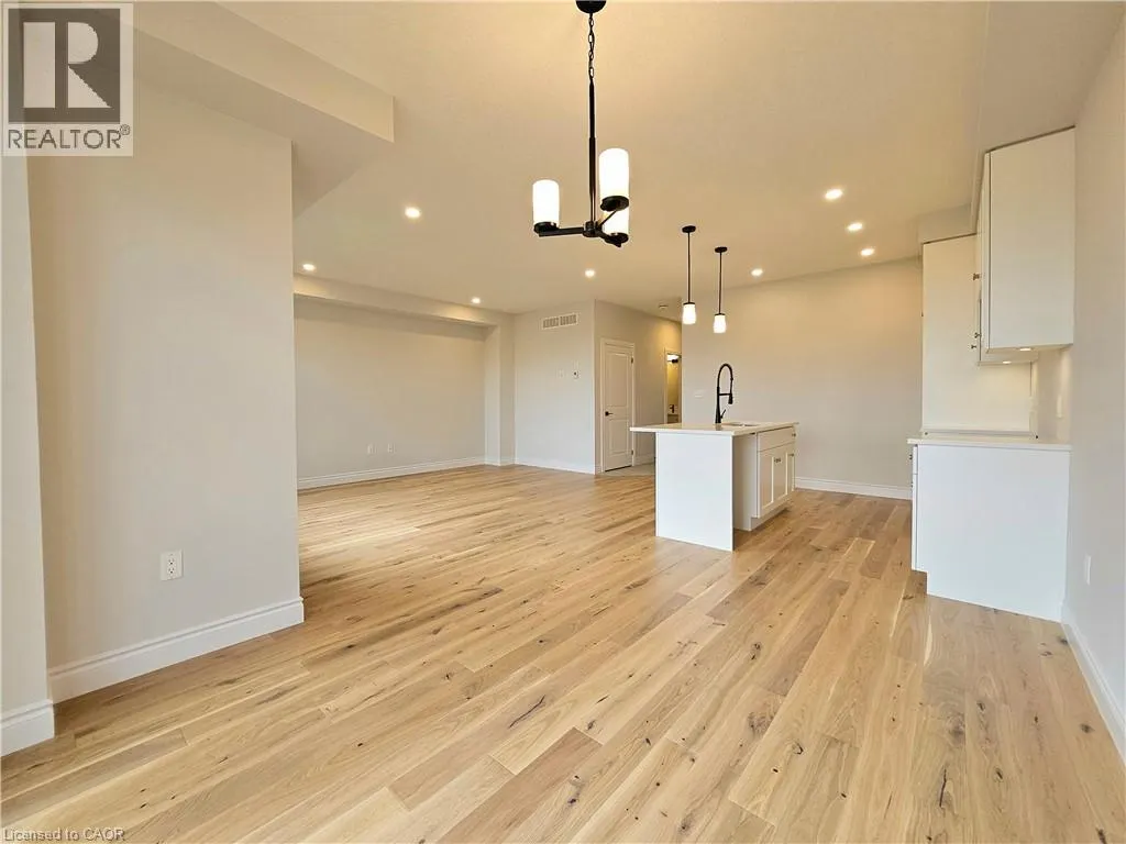 11 ANNE Street W