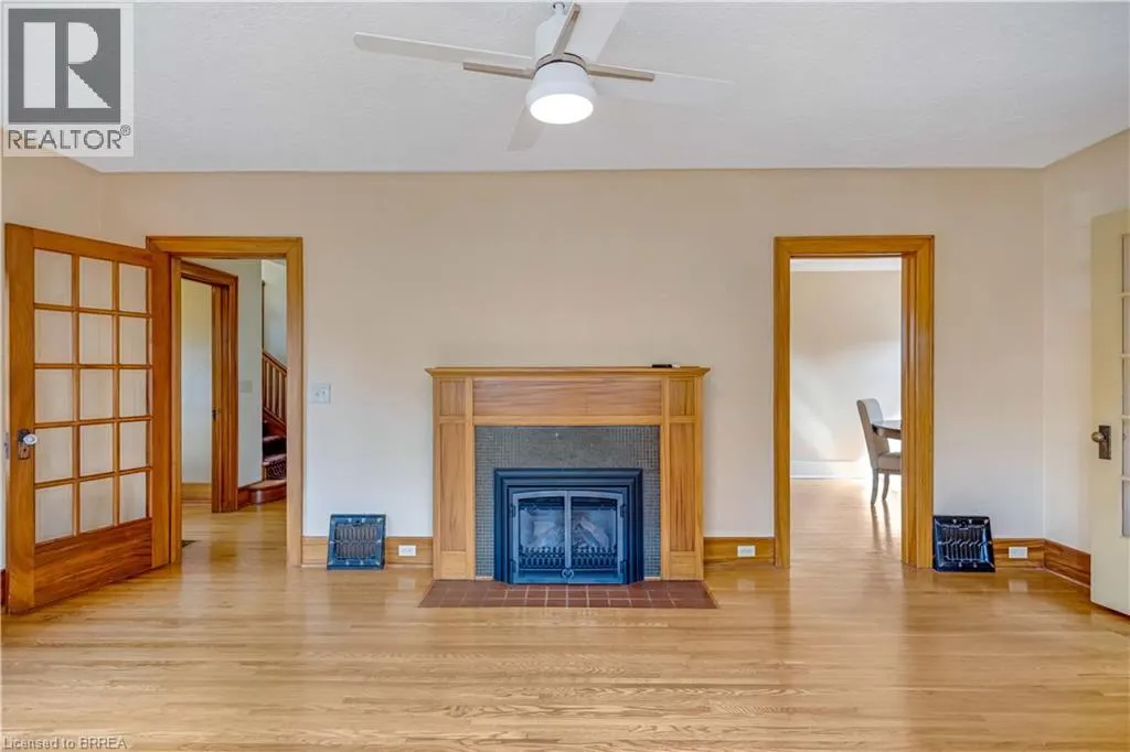 25 BROADWAY Street E