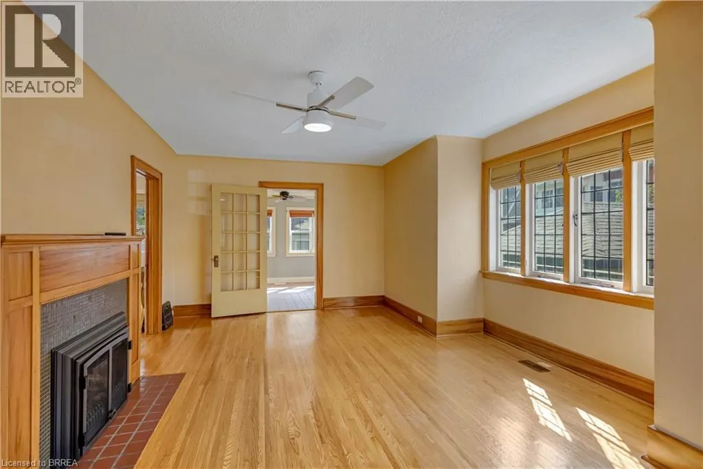 25 BROADWAY Street E