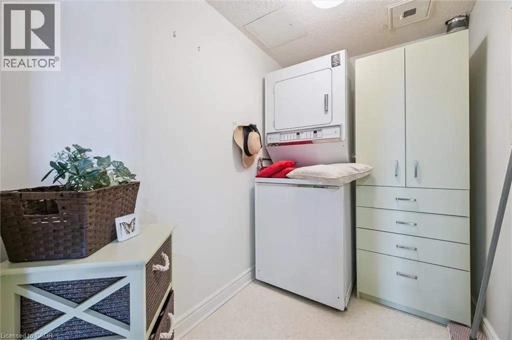 6 WILLOW Street Unit# 702, #702