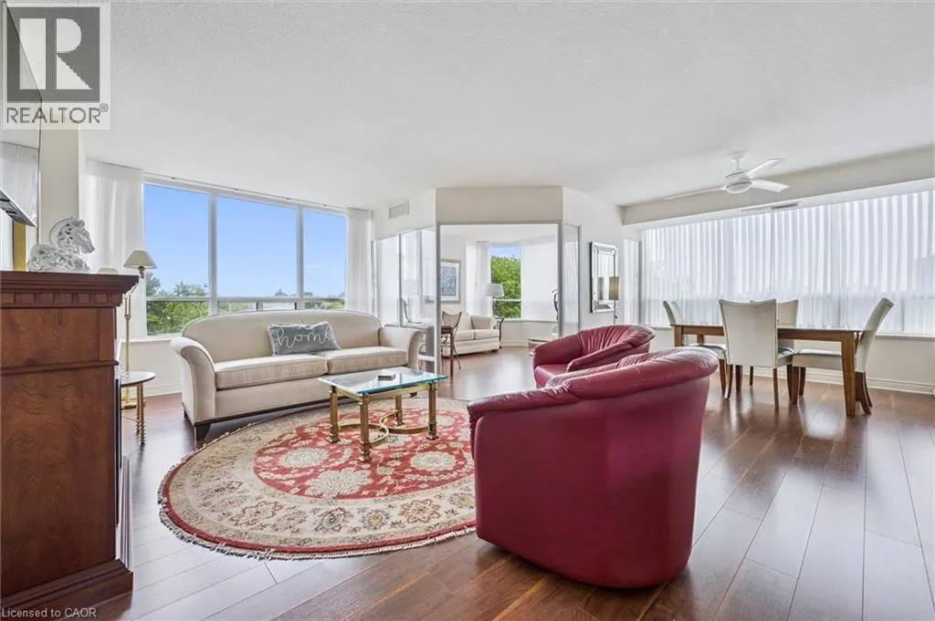 6 WILLOW Street Unit# 702, #702