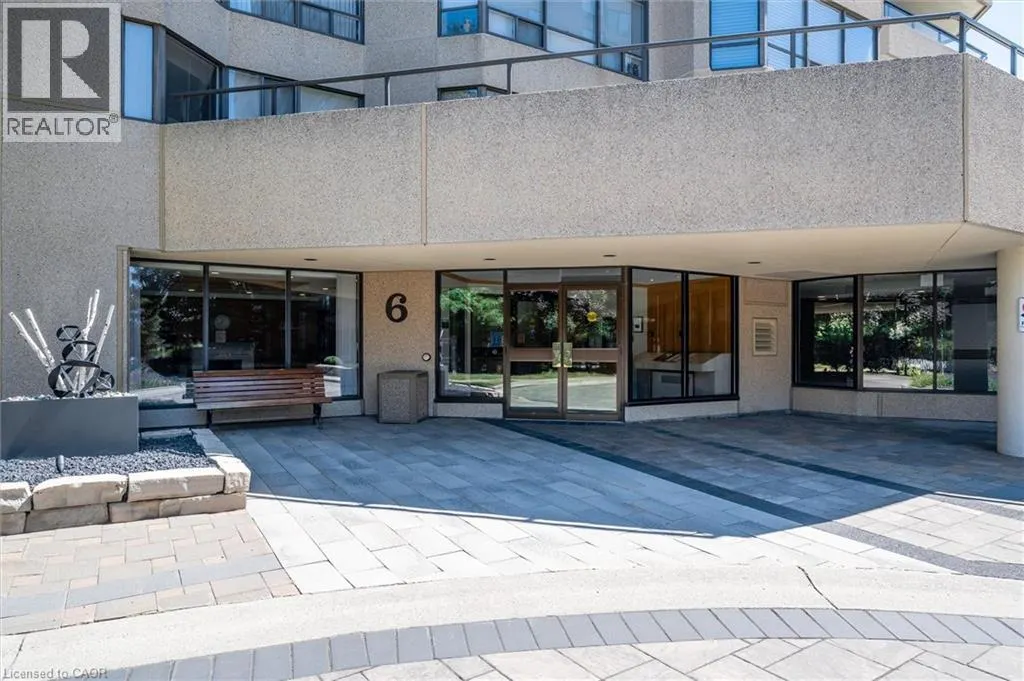 6 WILLOW Street Unit# 702, #702