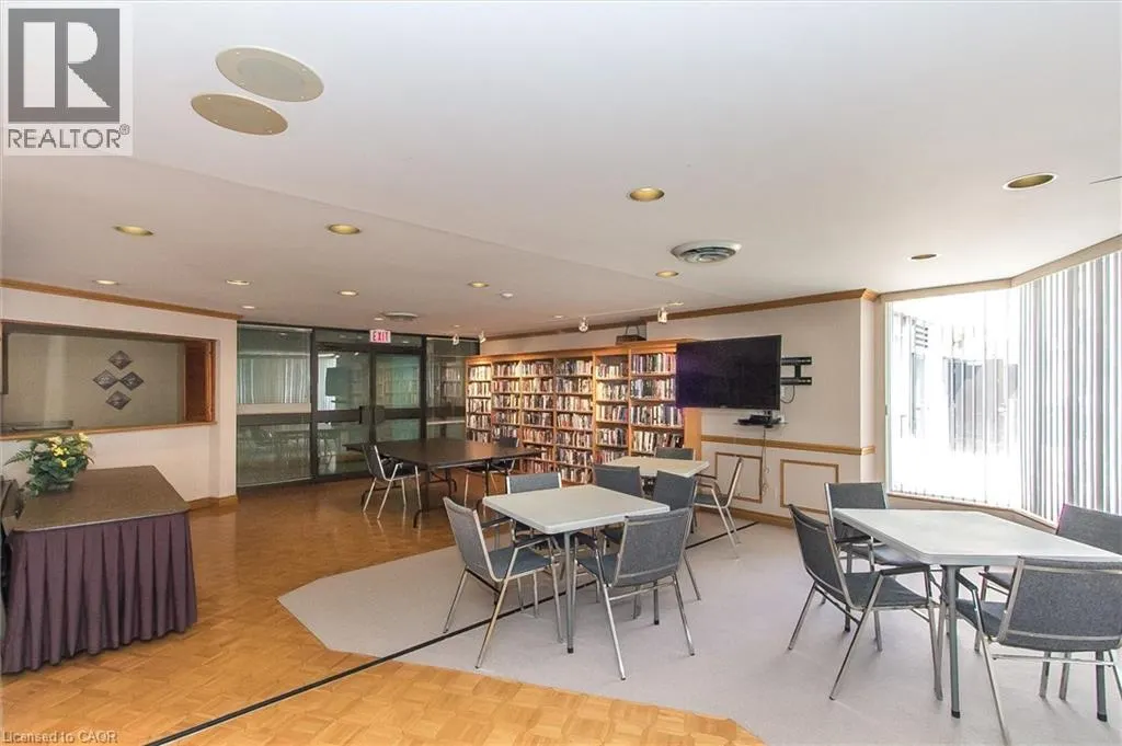 6 WILLOW Street Unit# 702, #702