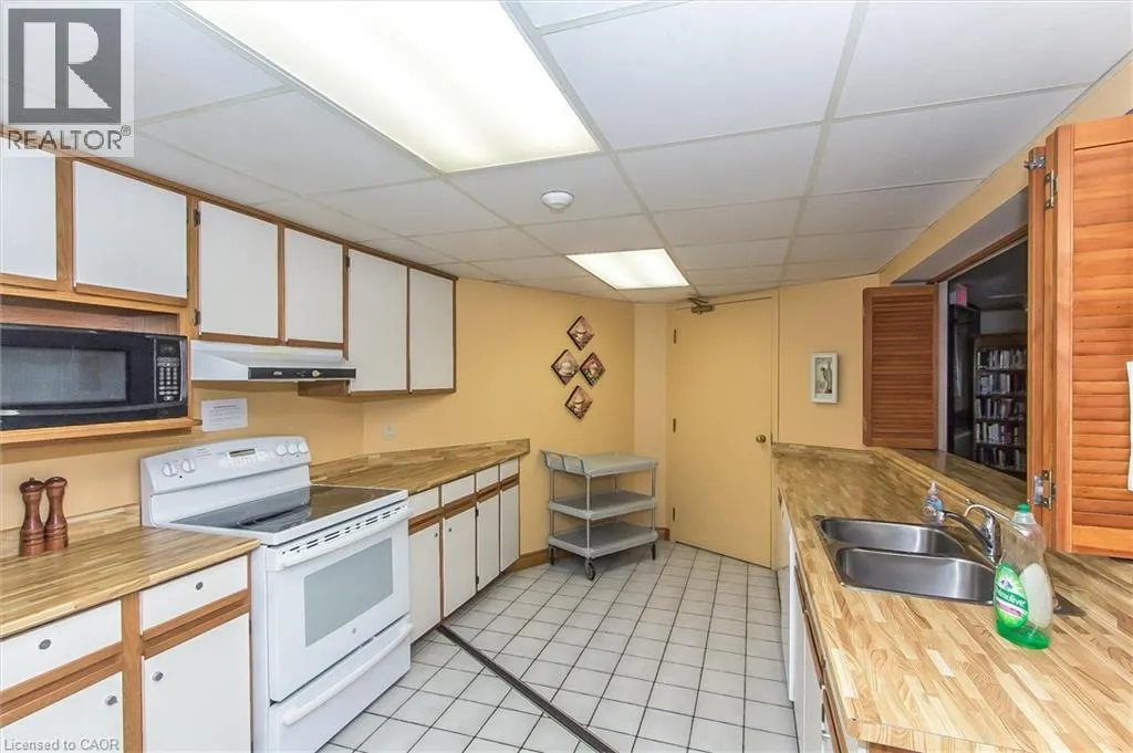 6 WILLOW Street Unit# 702, #702