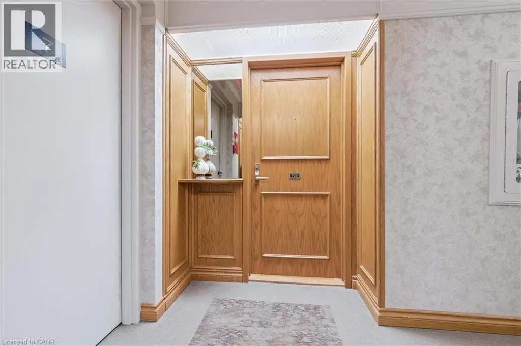 6 WILLOW Street Unit# 702, #702