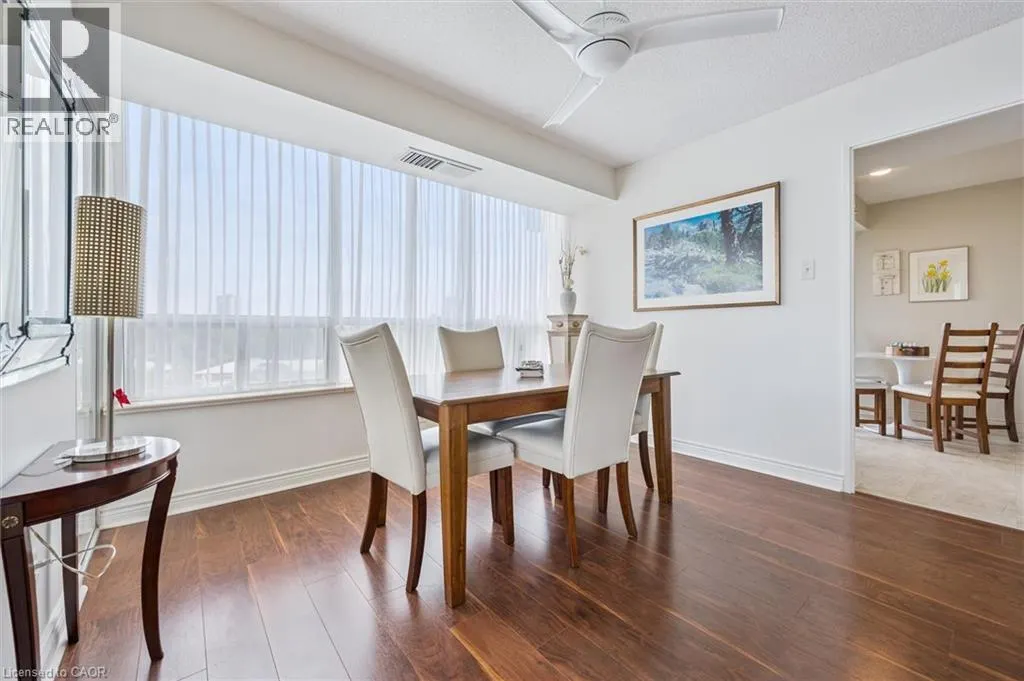 6 WILLOW Street Unit# 702, #702