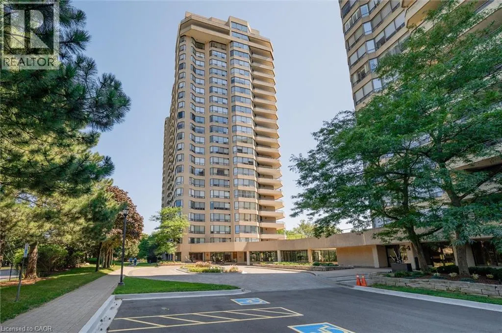 6 WILLOW Street Unit# 702, #702