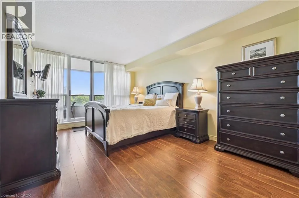 6 WILLOW Street Unit# 702, #702
