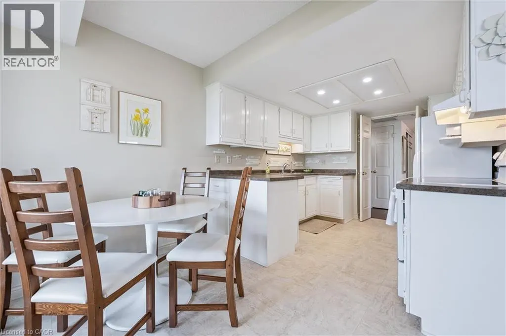 6 WILLOW Street Unit# 702, #702