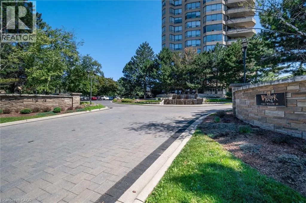 6 WILLOW Street Unit# 702, #702