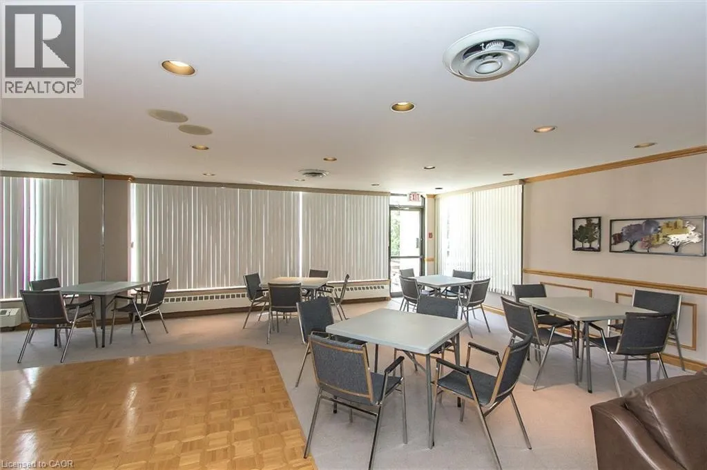 6 WILLOW Street Unit# 702, #702