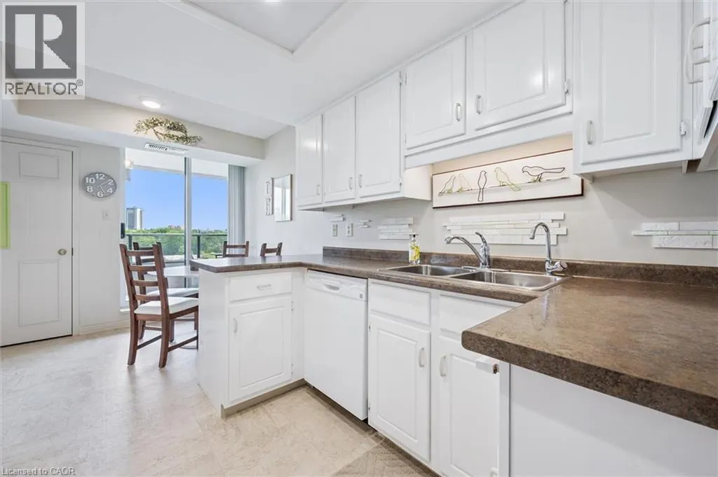 6 WILLOW Street Unit# 702, #702