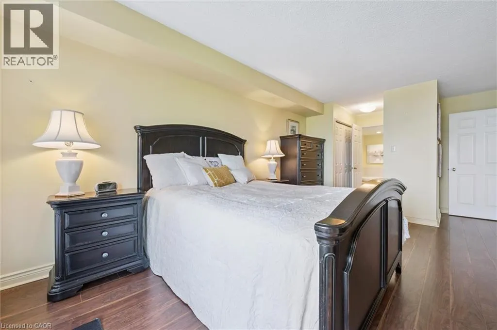 6 WILLOW Street Unit# 702, #702