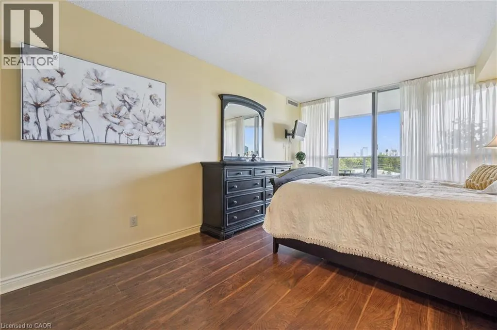 6 WILLOW Street Unit# 702, #702