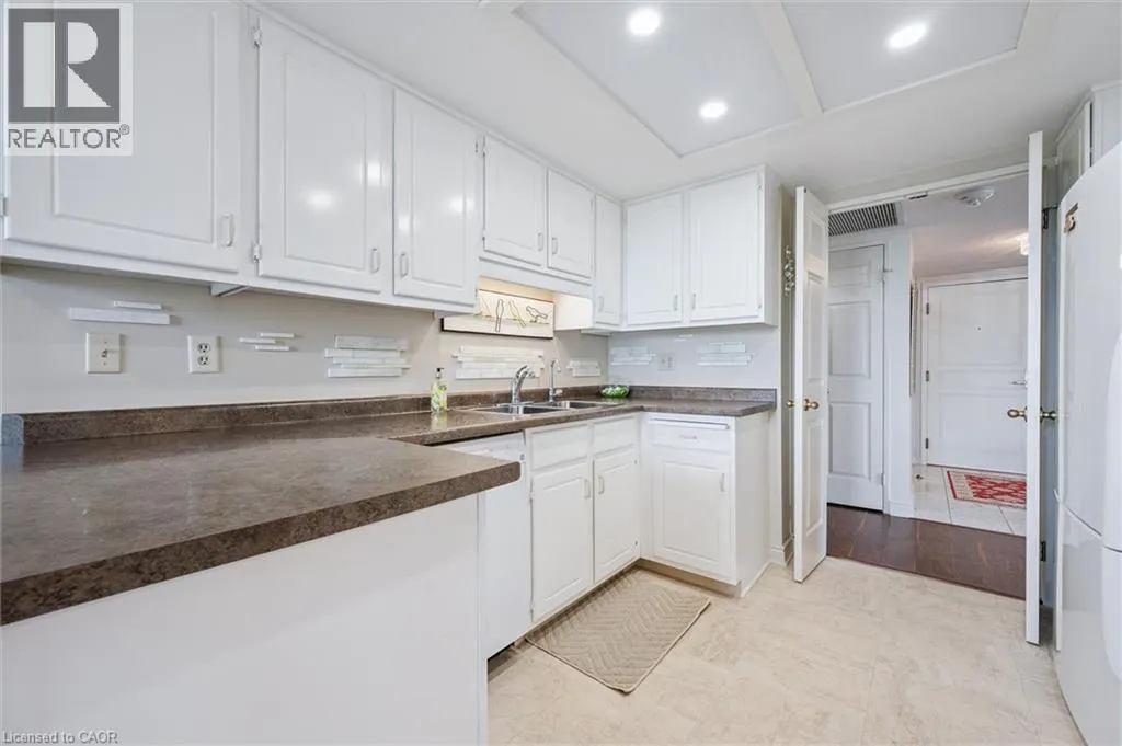 6 WILLOW Street Unit# 702, #702