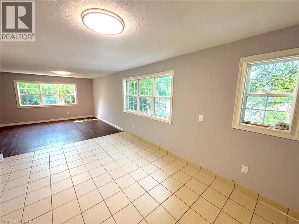 81 DUNDAS Street Unit# 2, #2