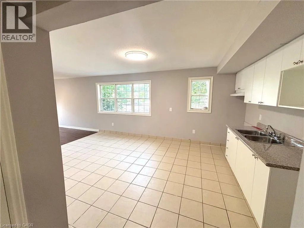 81 DUNDAS Street Unit# 2, #2