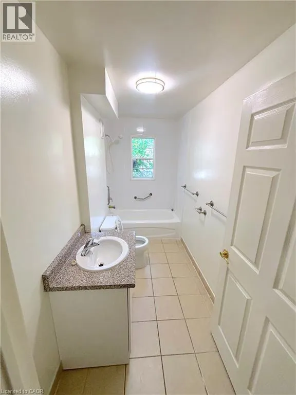 81 DUNDAS Street Unit# 2, #2