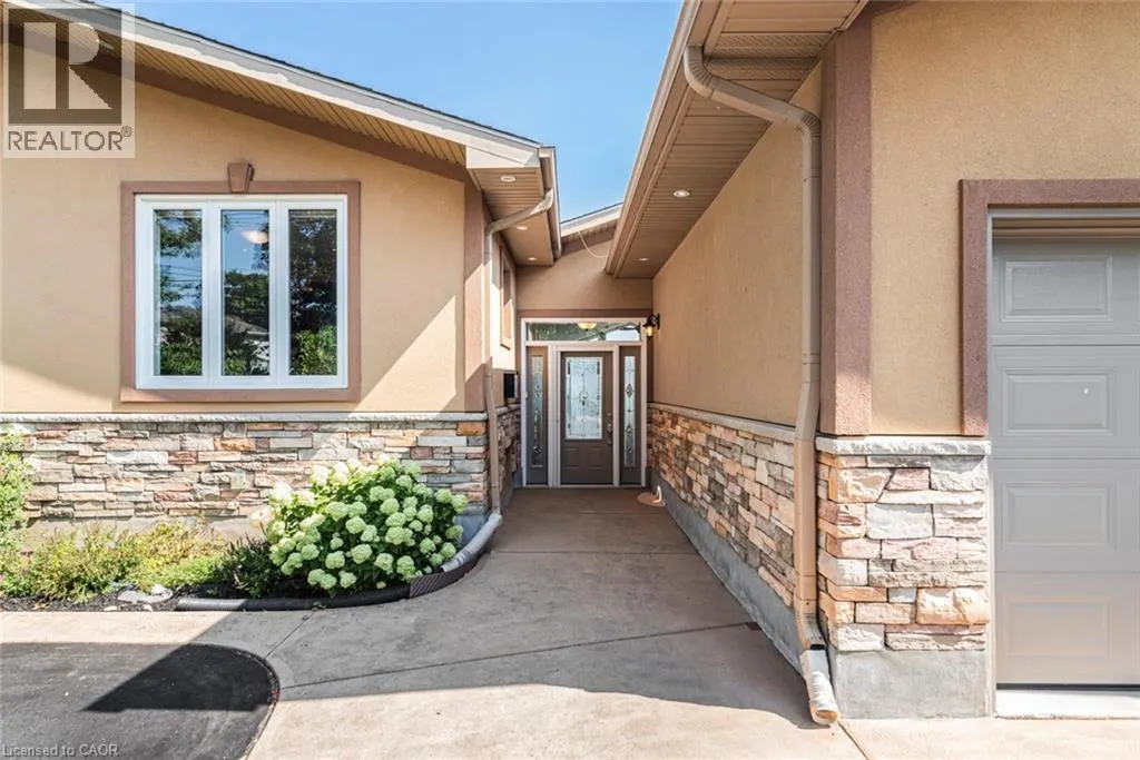 38 LAKESIDE Drive