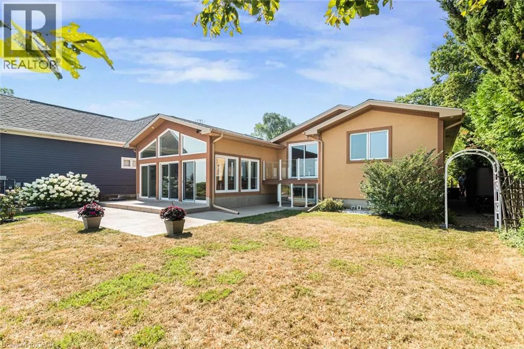 38 LAKESIDE Drive