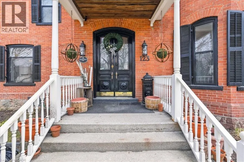 123 MAIN Street W