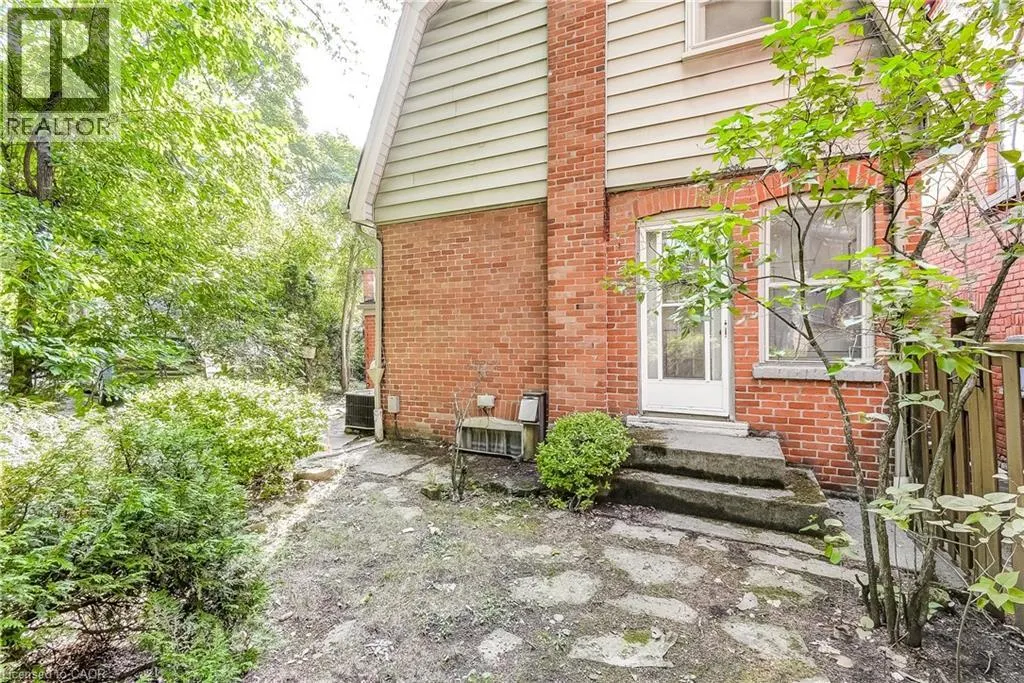 79 MOUNTAIN Avenue