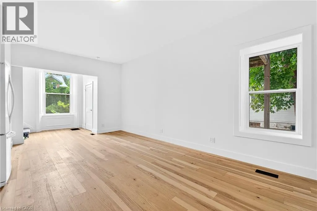 70A AINSLIE Street S