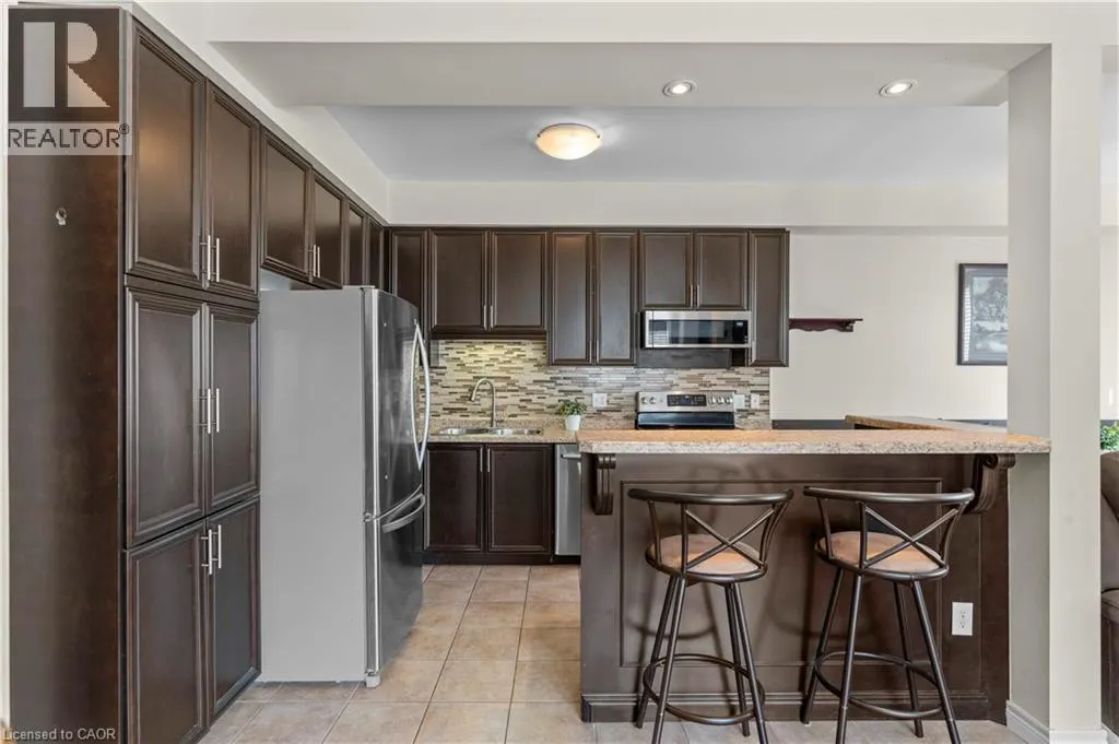 27 MARINA POINT Crescent