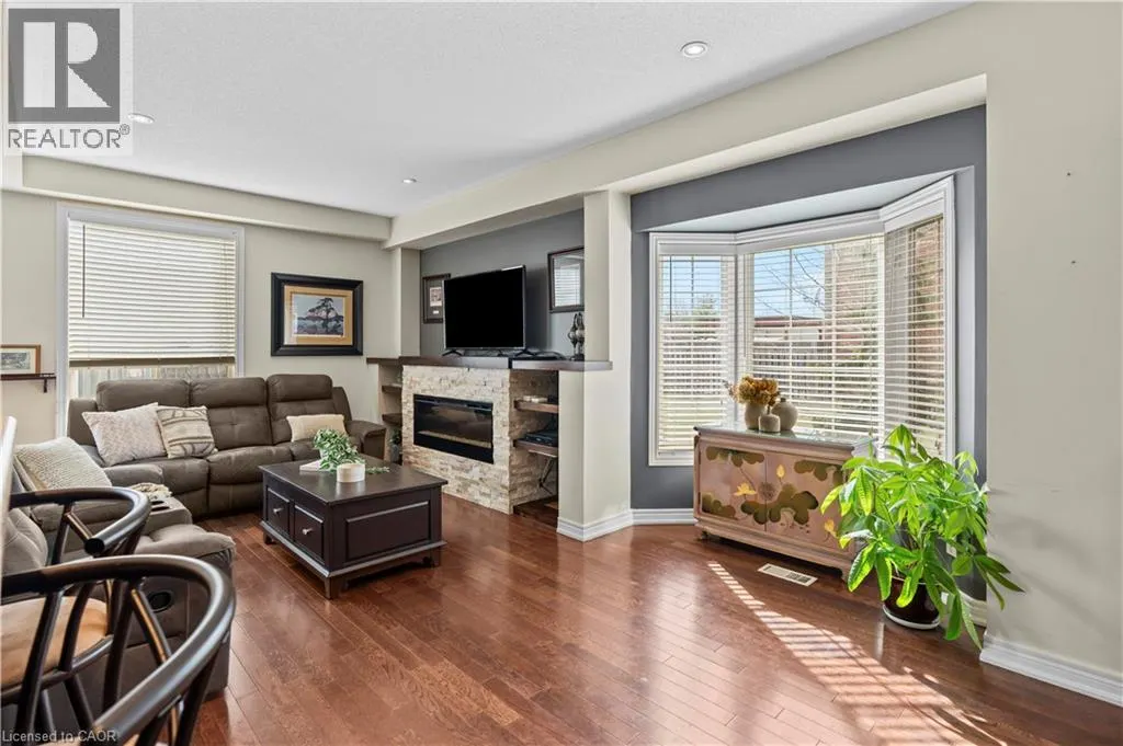 27 MARINA POINT Crescent