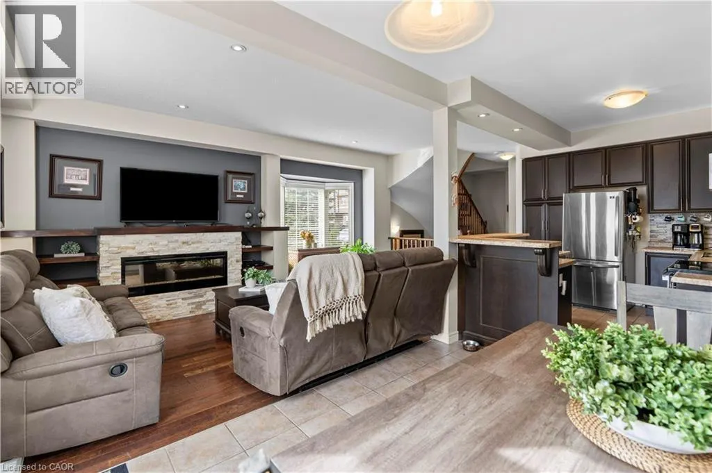 27 MARINA POINT Crescent