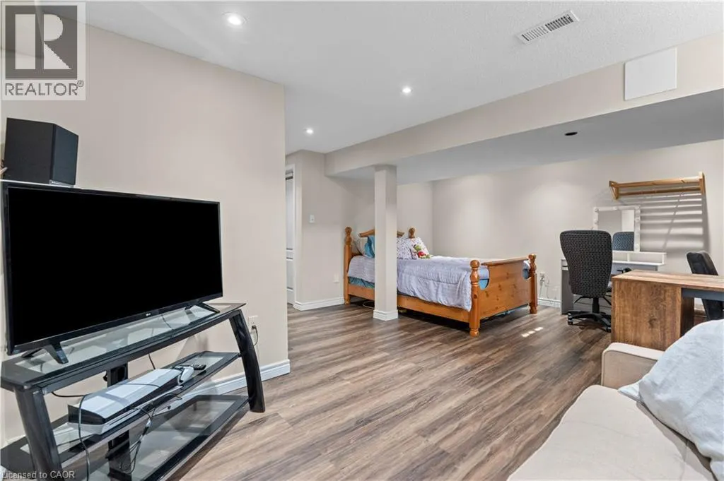 27 MARINA POINT Crescent