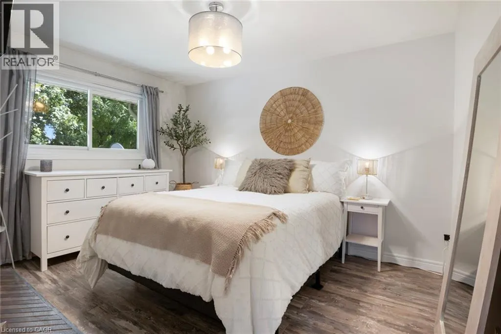 49 LAURIS Avenue