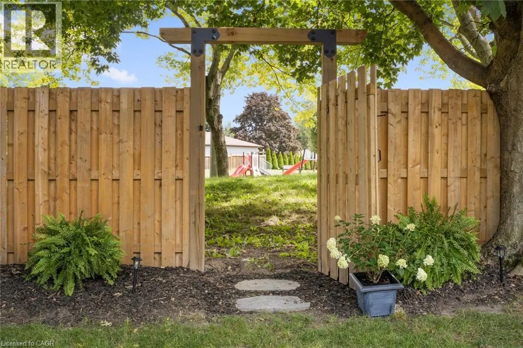 49 LAURIS Avenue