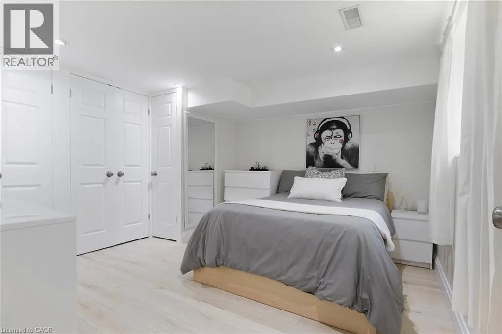 49 LAURIS Avenue