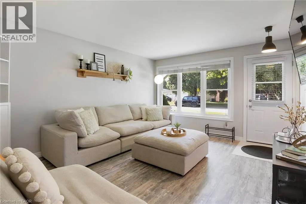 49 LAURIS Avenue