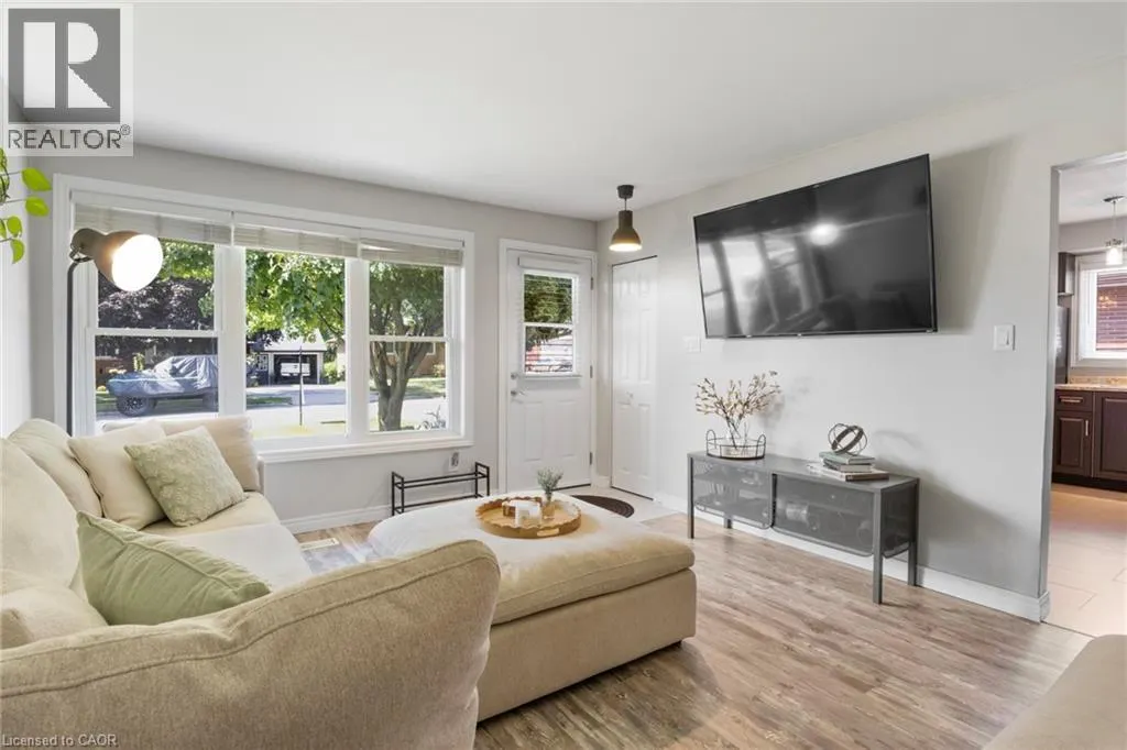 49 LAURIS Avenue