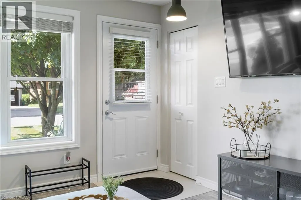 49 LAURIS Avenue